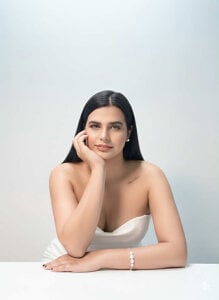 JuicyCock_Selena Public Pic 8