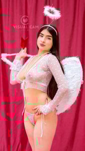 EmiliClarke Happy Valentine's Day!💖✨ Pic 4