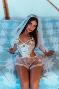 AmberEvans1_ Public Pic 5