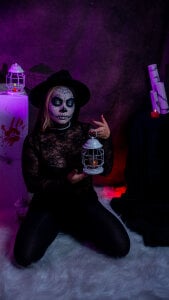 Cuttiealice hallween Pic