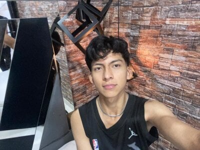 Valentino_Lux sports Pic 5