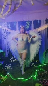 MaylinRosse_ She left heaven for one night of pleasure. Her wings still shine, but her eyes whisper sin. ✨ Pic 2