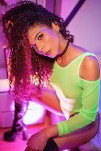 AlinaSweett “Neon lights, glowing body… do you like this version of me? 🌟 Like here if YES, neon makes me so se Poză 6