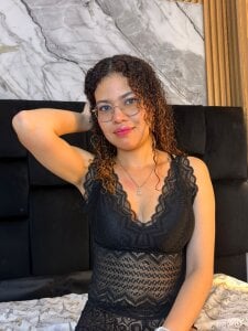 Annie_Chers Public Pic 4