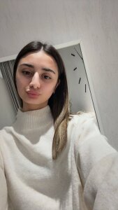 MableHort me and mirror time Pic 4