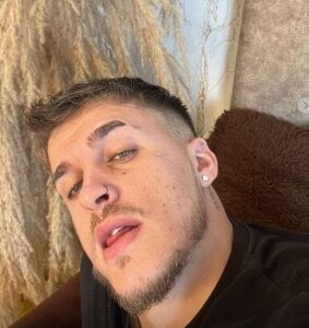 keane_lee_ 💚 Green eyes made for trouble. Foto 5