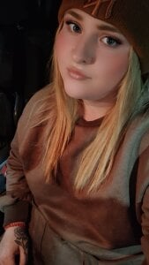 CurvyQuinn27X Public Pic 2