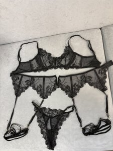 AngelinaWett pics of my few lingerie sets, what will you choose? Hình 3