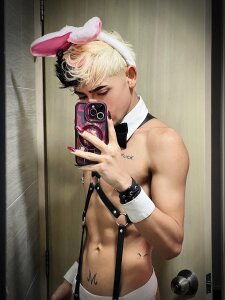 dominik_eclipsex I need eggs to jump 🥕 Foto 2