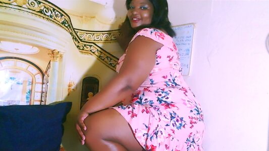 EbonyYummy69 Summer day's Pic 2