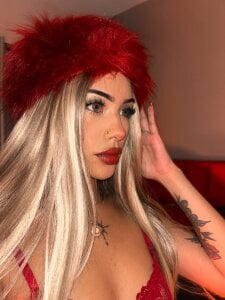 Giovanna_oliveira Look at me like you’re ready to play 🔥 Hình 4