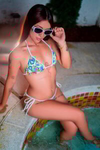 AlanaJones1 Pool day 💦 รูป 