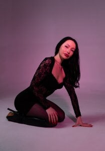 NaomiBlakes Pink Mood Pic 3