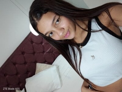 vesperhale's Hey you… I’m already live and glowing for you ✨ Come see what I’m wearing… or maybe help me take it Sex Photo 3