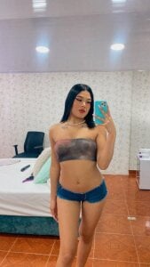 laracollinz Public зображення 5