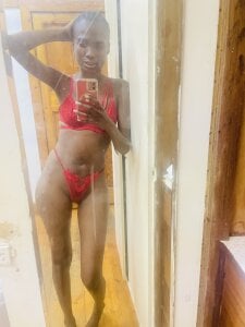 OceanSquirtbabe Lady in Red Pic 4