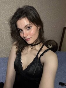 MeliLind Black Pic 3