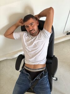 magnus_serket WOULD YOU LIKE TO SEE ME? Pic