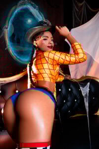 AnahisBennett The Sheriff’s Dirty Secret 😏 Foto 6