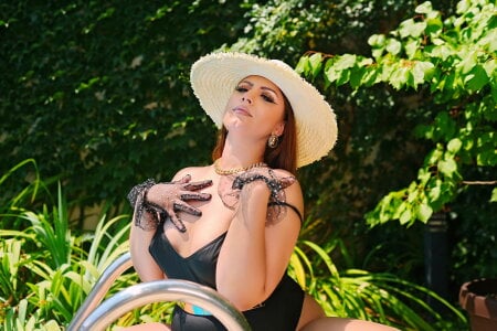 AnyaVolkov romantic Pic 3