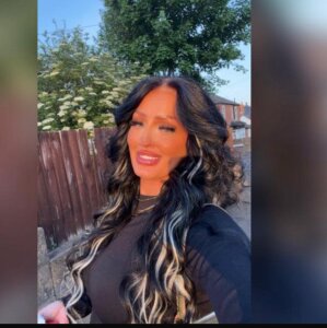 Lolaxox_ Public Pic 4