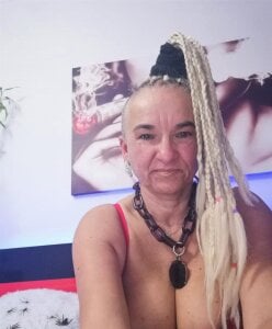 MilfDolores Public Pic