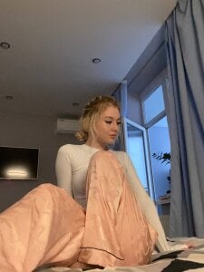 Flirty_lee beautiful teasing photos for you Pic 3