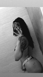 Wendy_Marchall Black And Withe Pic