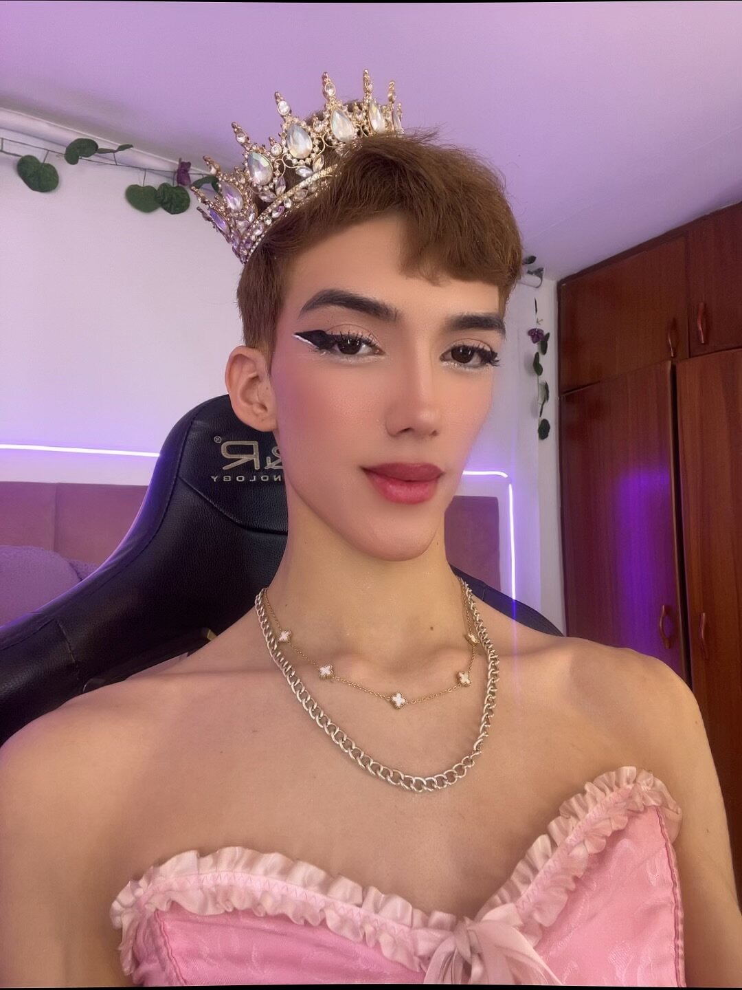 Baby_FenixTS 님의 트렌드 중인 사진  2138개