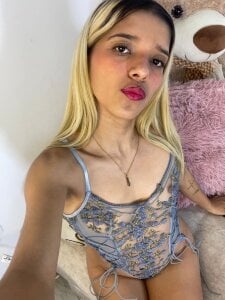 Kyliegolden enjoying nature🌺🌳🌿 รูป 