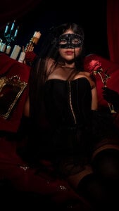 kylie_soraya Royal Discipline Pic