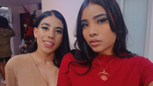 Public de megan_and_mia  photos