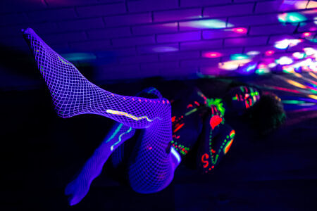 sarah_banks1 neon Pic 9