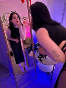 hey_tessa my new black dress Bilde