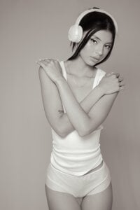 Charlote_zc black and white зображення 5