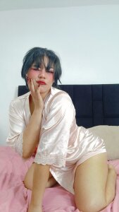 Charlotte_Lia Public Pic 7