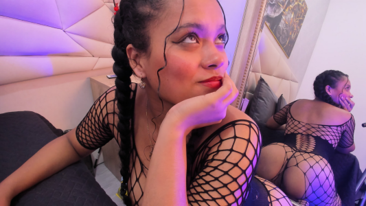 ValeriaJulio_ I try to stay serious as the pace picks up 😳 Εικόνα 3