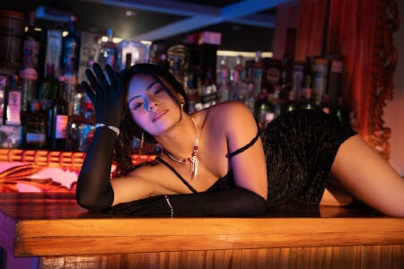 Mindy_sweety A drink and a beautiful girl is all you need Pic