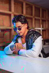 Ancient Lights, Eternal Wishes 💡🕰️ de Ken-boy_  3 photos