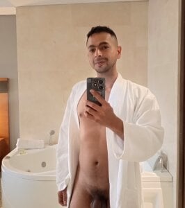 😈 de YoungStallionXL  2 Imagens