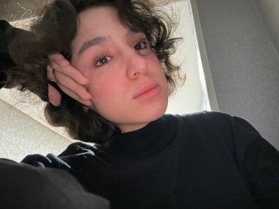 Luisa_Hall Public Pic