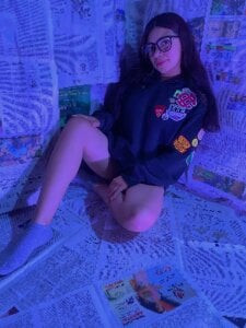 kim_sweet_69 dare to play with me🔥😏 Foto 2