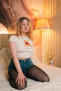 Touch me slowly, make me feel it de AnnieVibe  5 Imagens