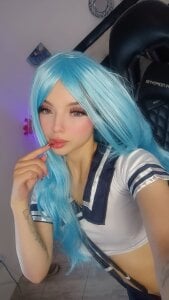 the blue hair princess de Barbieteeen  3 photos