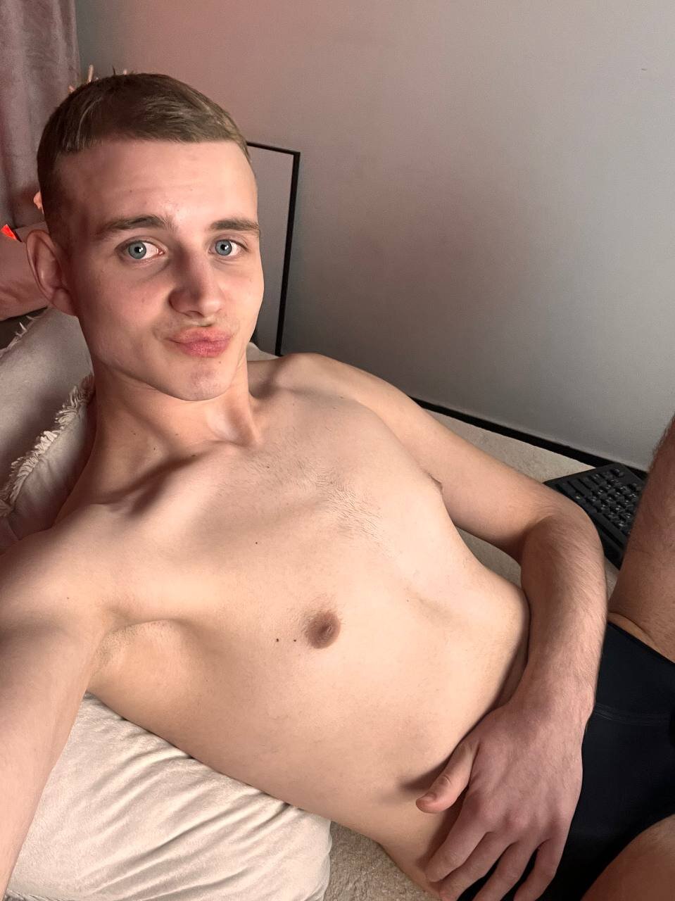 HereAlexColee 님의 트렌드 중인 사진  134개