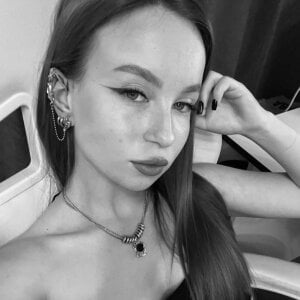 PollyPeach_ Public Pic 2