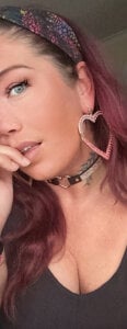 NaughtyLayla Public Photo 2