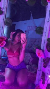 SofiLeon_Pink Public Pic