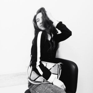 LolaBennett Public Foto