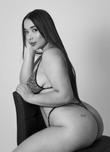 Lucy_Carson_ Public Pic 3